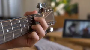 Vom YouTube-Video zum Übungsplan: So wird aus Anschauen echtes Gitarrentraining